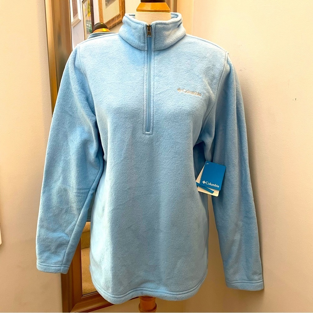 New ski blue Columbia 1/4 zip fleece. Men’s medium or women’s large.